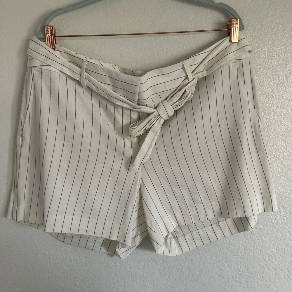 NWT Loft Plus Linen Blend Striped Shorts Size 16
